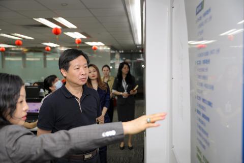 罗湖区委统战部副部长、工商联党组书记叶志伟一行到名人堂调研