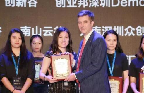 名人堂荣获2017胡润百富中国最具贡献孵化平台百强榜深圳50强称号